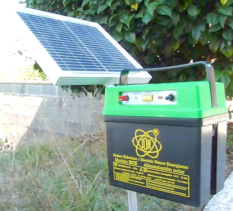 Pastor eléctrico P-100 con Caja Galvanizada y Panel Solar de 5W